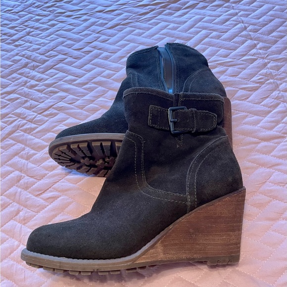 Carlos Santana Booties Dark Olive Green Wedge Heel Size 7.5 NWOT - Picture 5 of 10